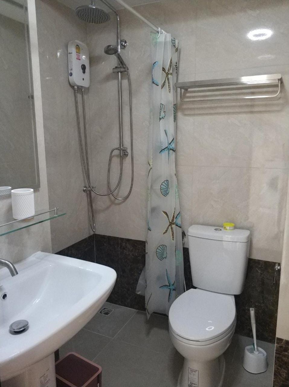 Shower, Toilet
