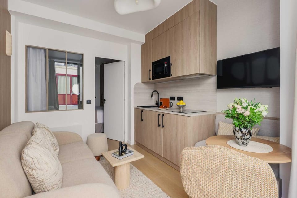 Kitchen or kitchenette, Living room