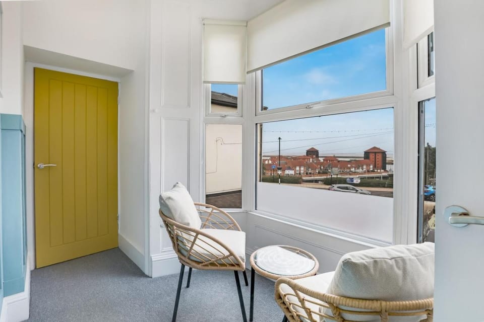View (from property/room), Seating area, Dining area