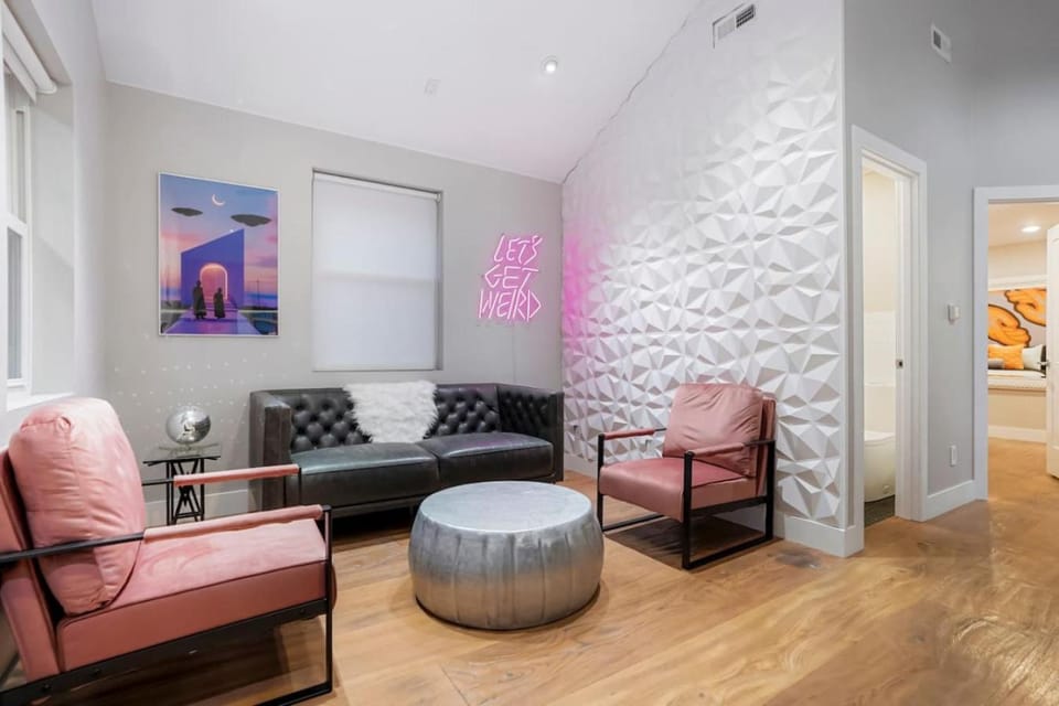 Good Vibe Tribe-2 Mi DT-Hot Tub-K Bed-Pet Friendly House in Denver