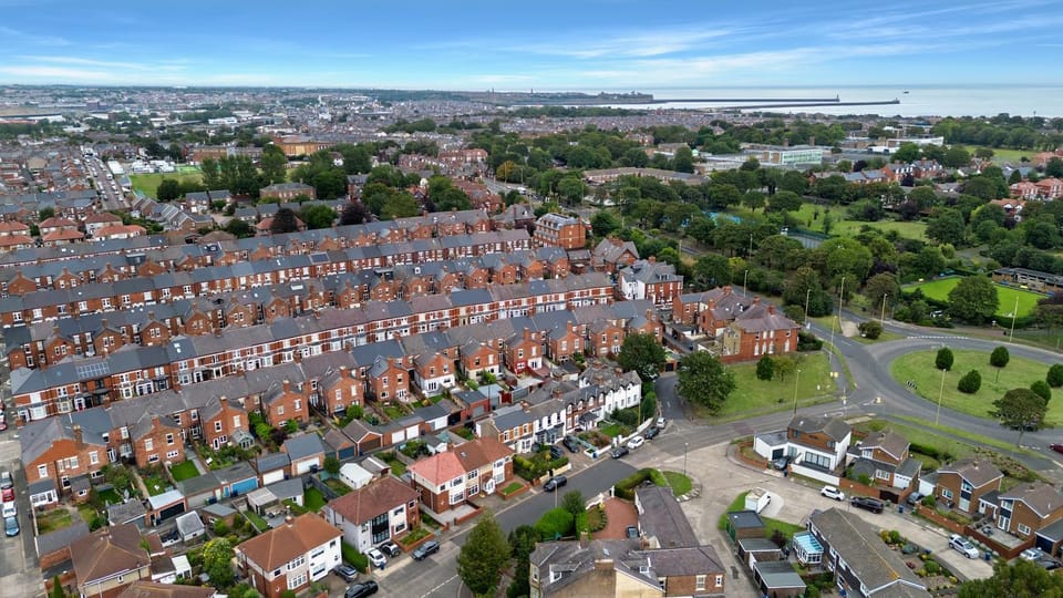 Neighbourhood, Bird's eye view, Location