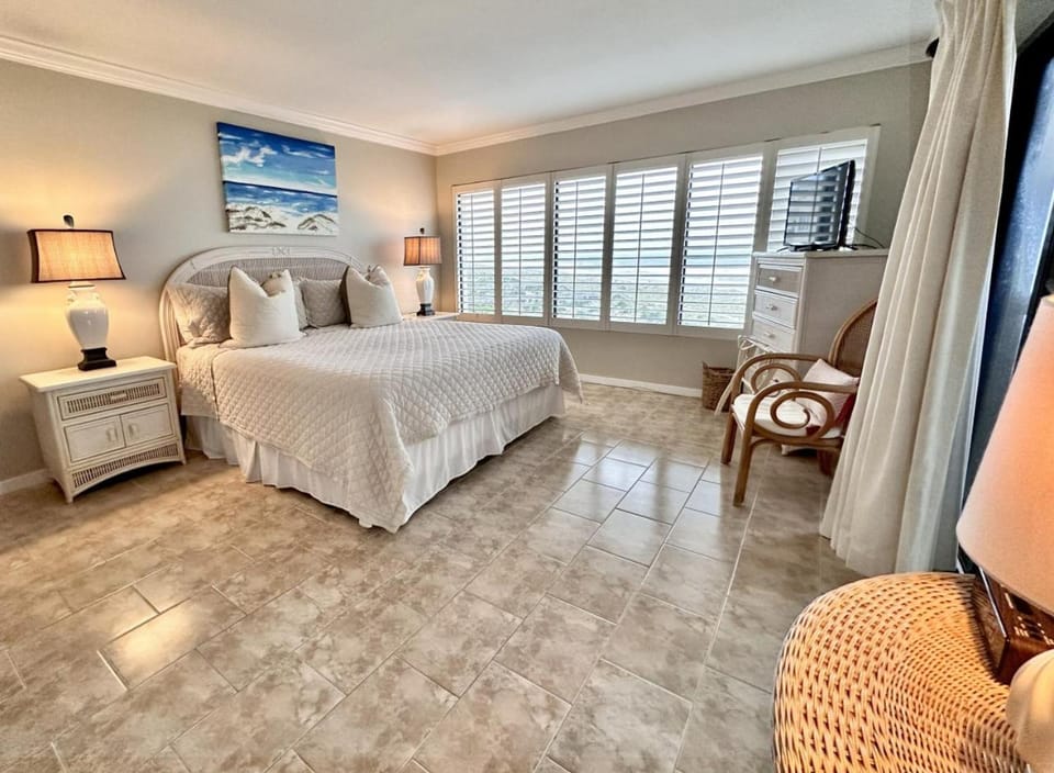 Amelia Surf and Racquet Club Condo - Ocean Front - 6th Floor - Pools - Tennis Courts - Sleeps 8 House in Amelia Island