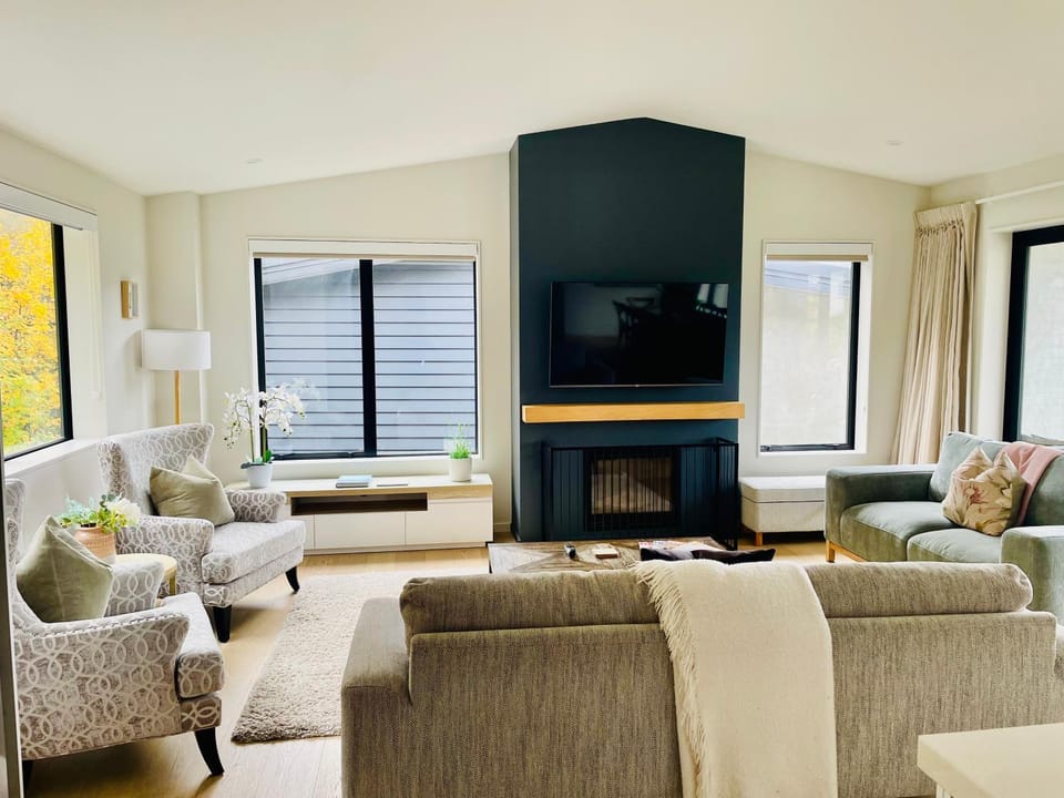 Communal lounge/ TV room, TV and multimedia, Living room, Seating area, Evening entertainment, fireplace