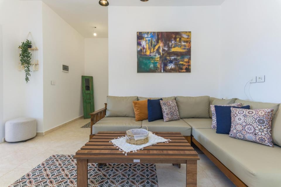 Living room, Decorative detail, Seating area