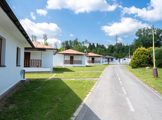 Property building, Spring, Neighbourhood, Natural landscape, Garden view