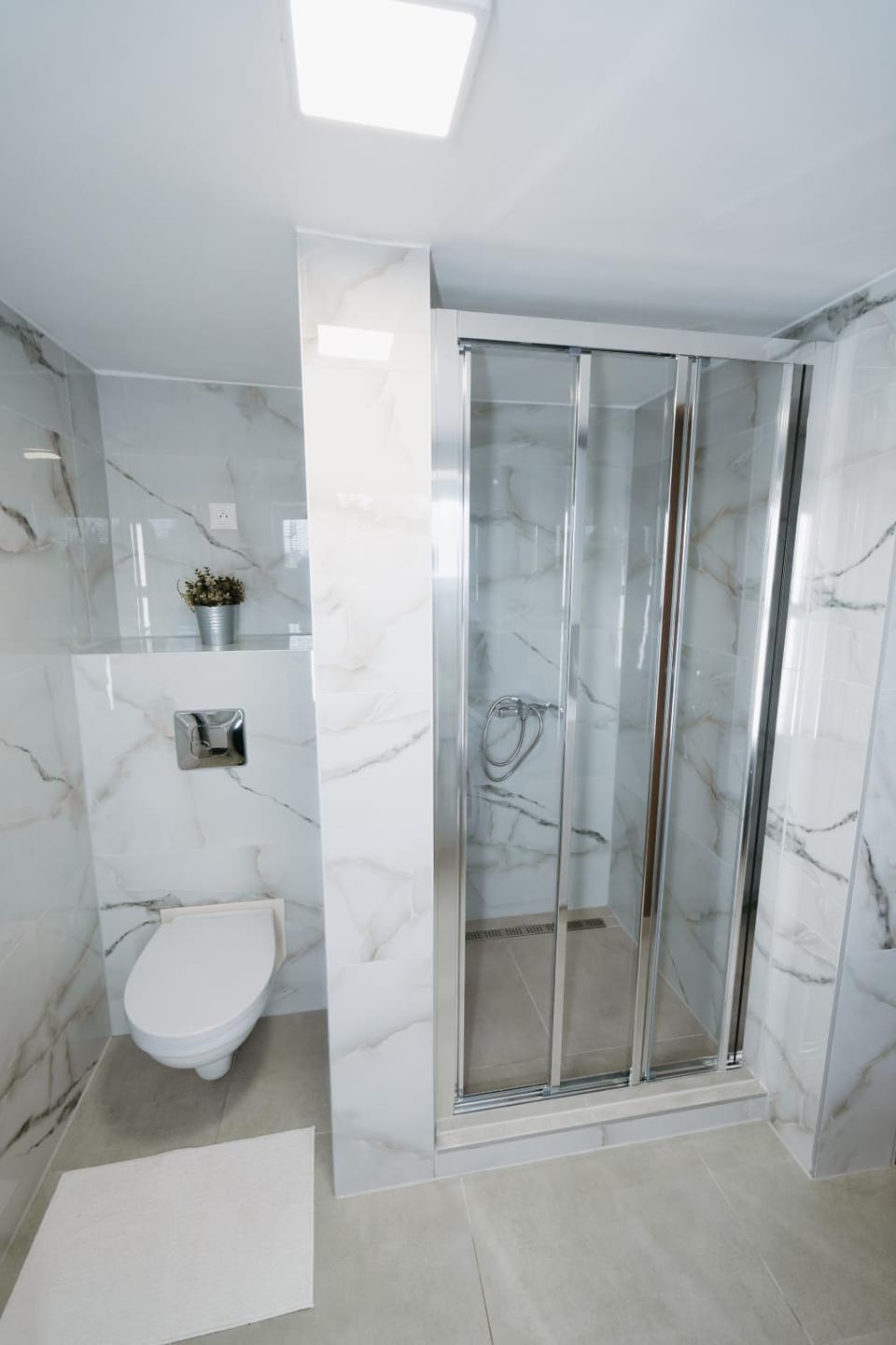 Toilet, Bathroom, towels