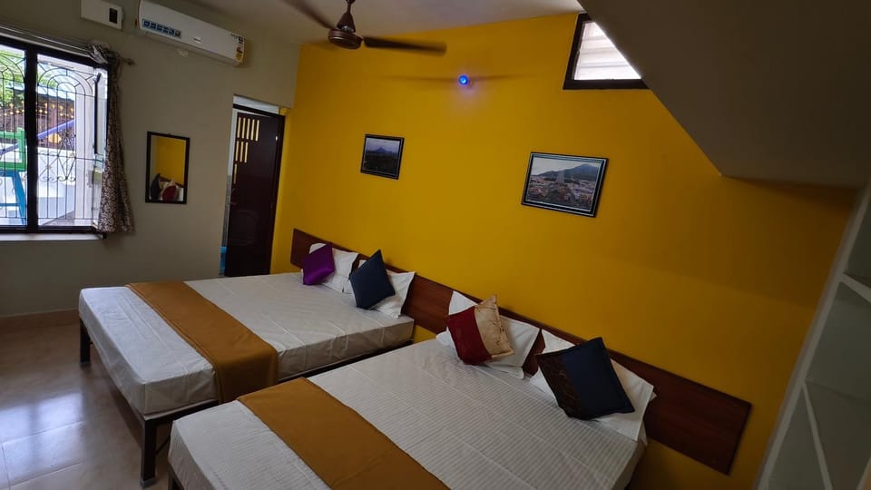 Bed, Photo of the whole room, Bedroom, air conditioner