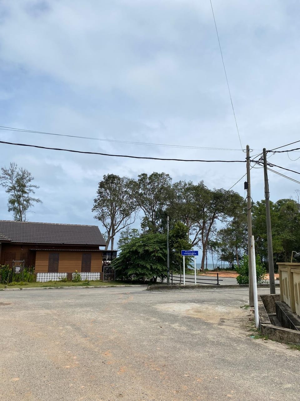 homestay bayu laut balok kuantan 4 bilik tepi pantai free wifi House in Terengganu, Malaysia