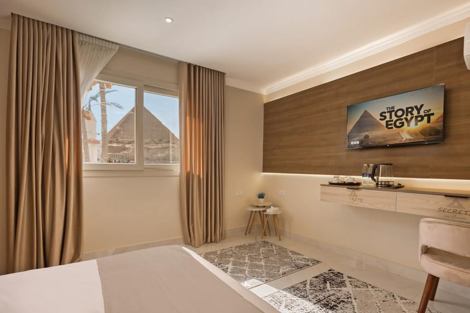 Bed, TV and multimedia, Photo of the whole room, Bedroom, hair dresser