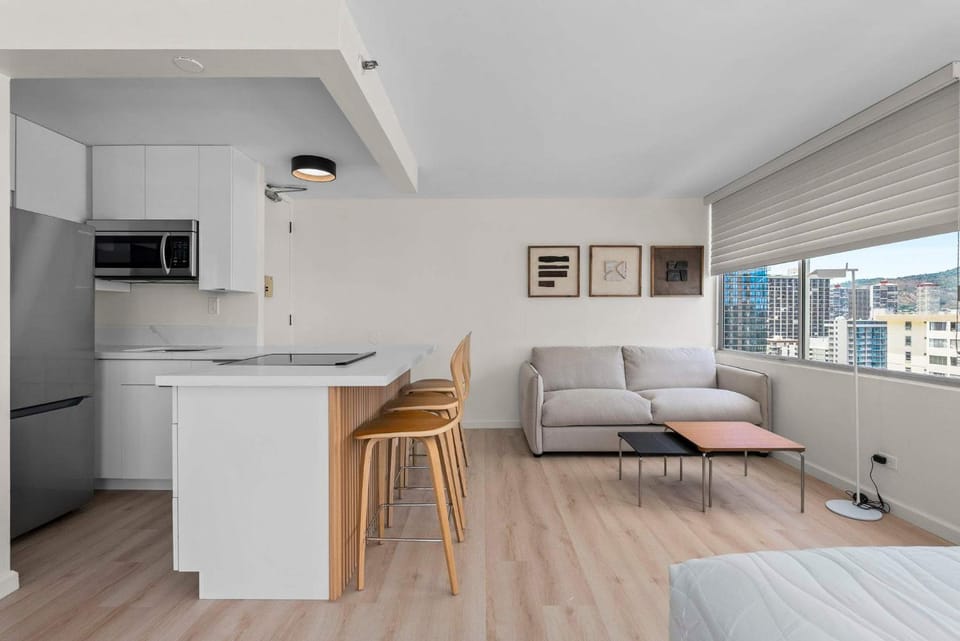Bed, Kitchen or kitchenette, Living room, Photo of the whole room, Seating area, Dining area, City view, Mountain view
