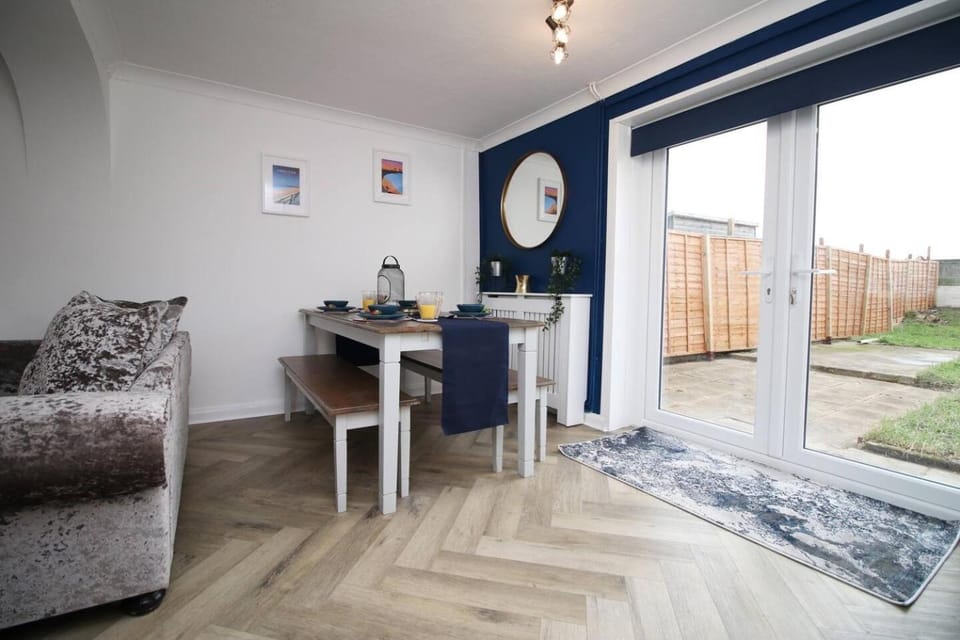 3 Bedroom House in Port Talbot with Parking and Sea View House in Wales