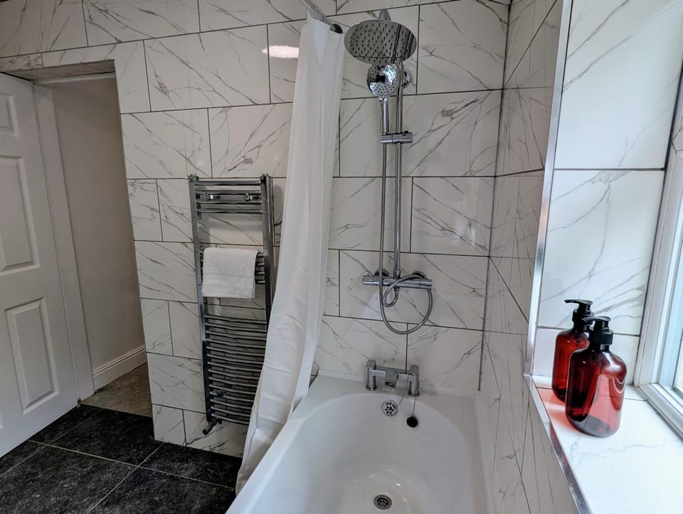 Bathroom, Bath, towels