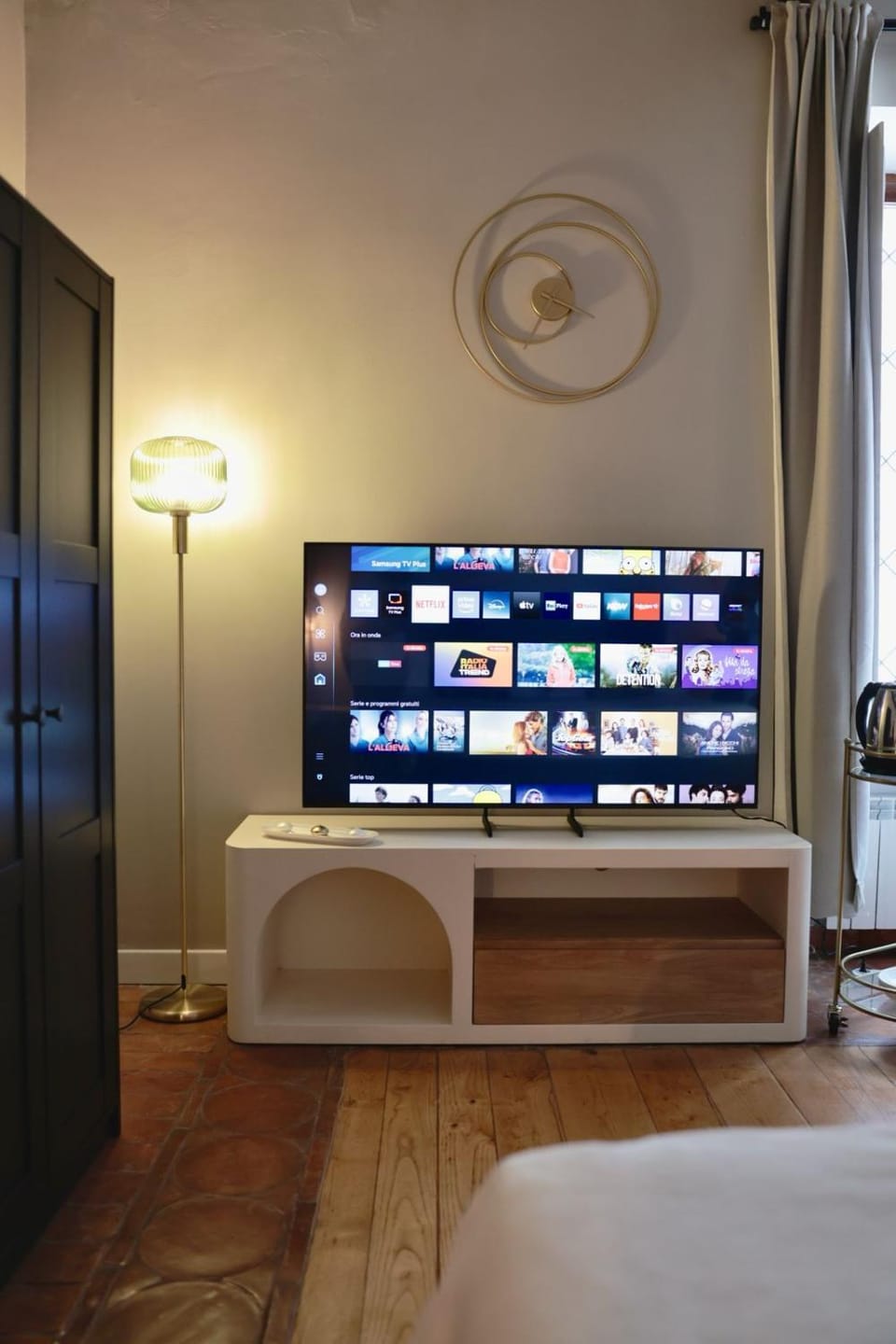 Communal lounge/ TV room, Bed, TV and multimedia, Photo of the whole room, Bedroom