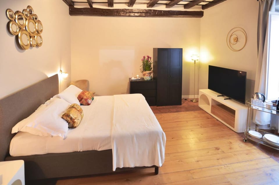 Communal lounge/ TV room, Bed, TV and multimedia, Bedroom