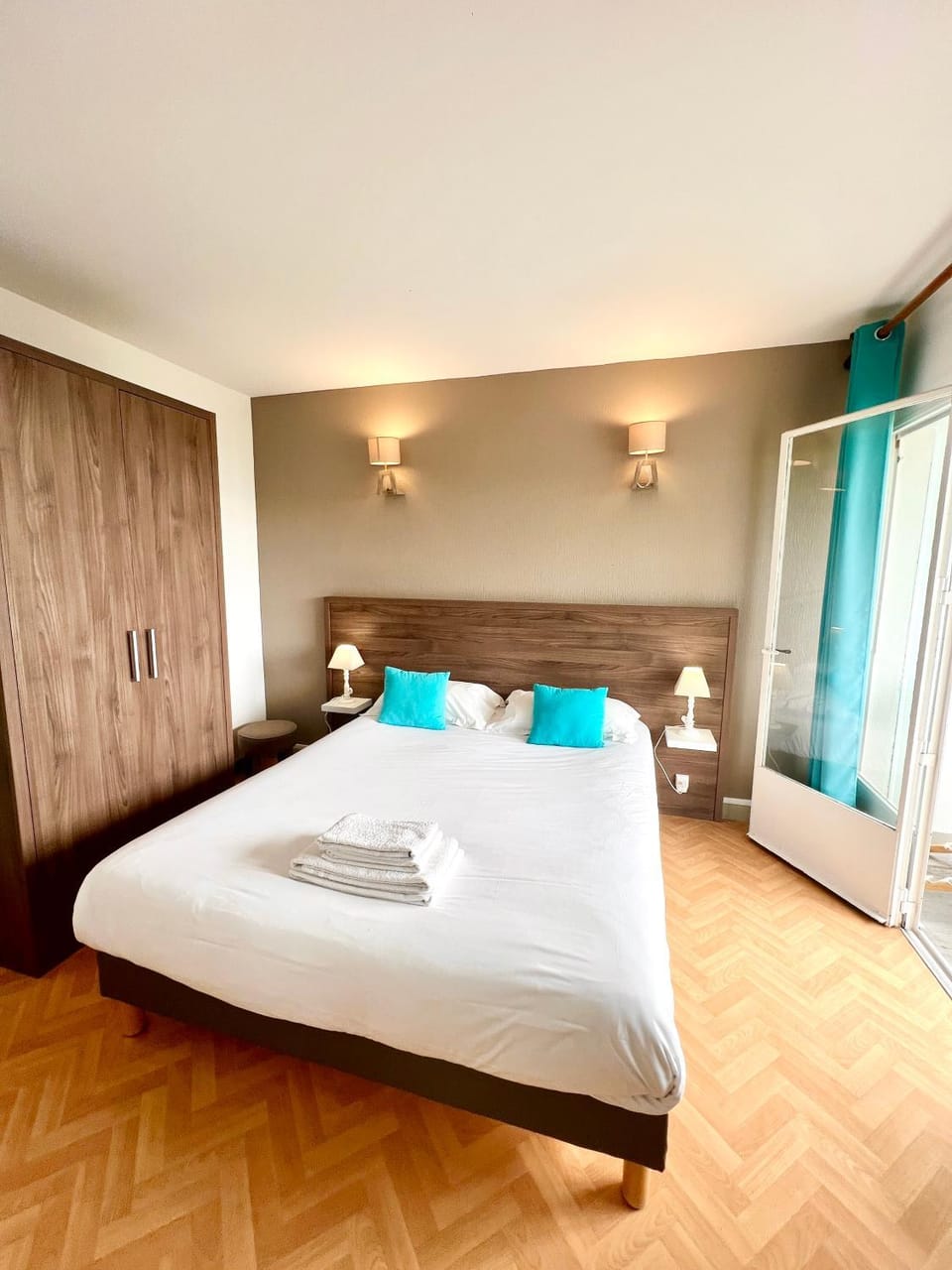 Bed, Photo of the whole room, Bedroom, towels, wardrobe