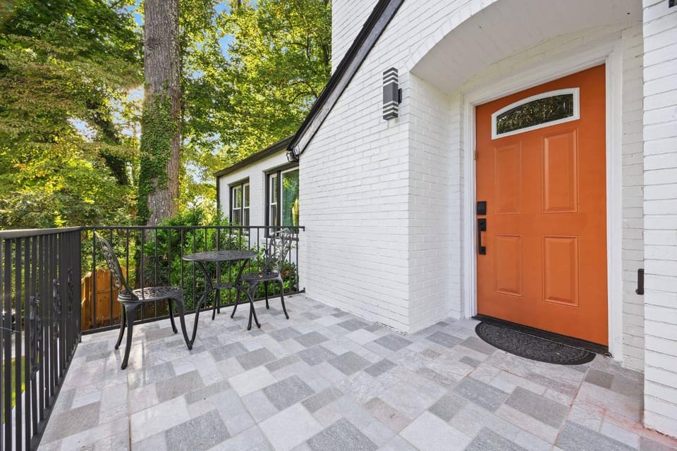 Property building, Patio, Facade/entrance