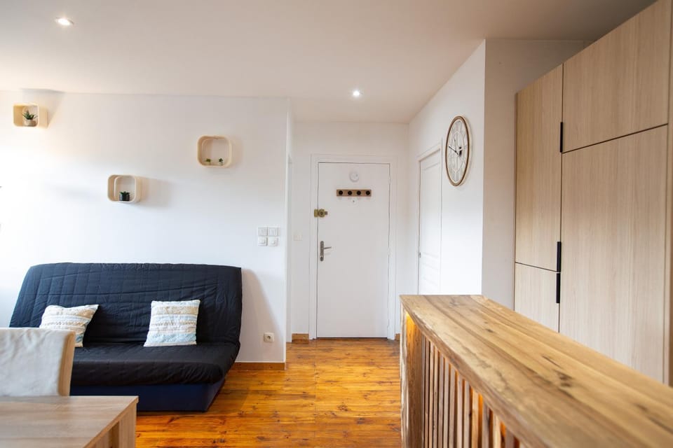 Kitchen or kitchenette, Living room, Seating area