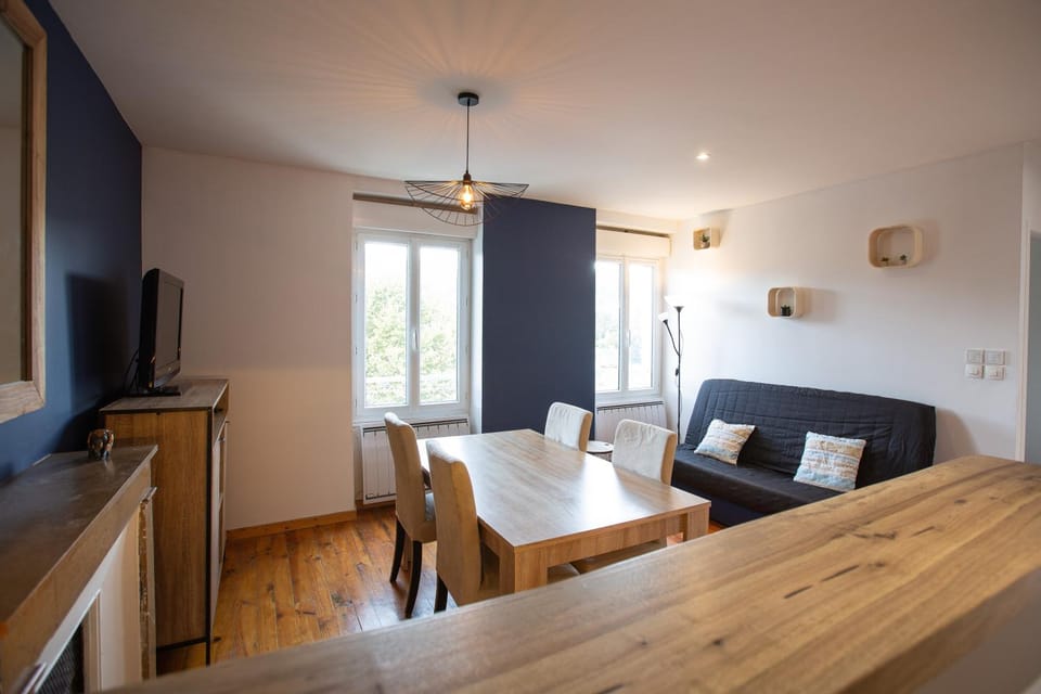 Communal lounge/ TV room, Bed, TV and multimedia, Kitchen or kitchenette, Living room, Seating area, Dining area