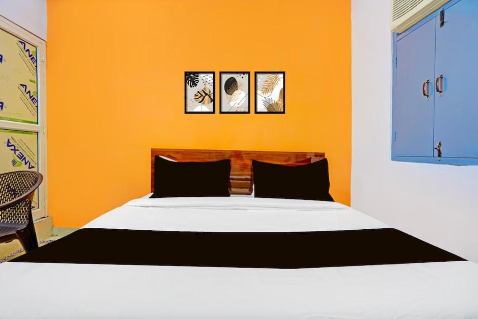 Hotel The Walking Near Sec 18 Metro Hotel in Noida