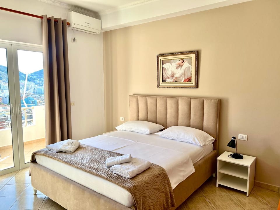 Bed, Photo of the whole room