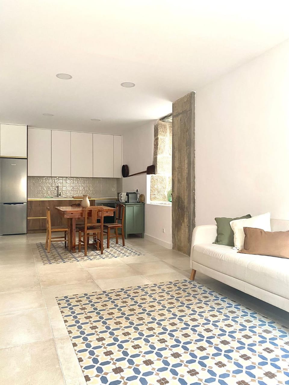 Kitchen or kitchenette, Living room, Dining area, oven, stove