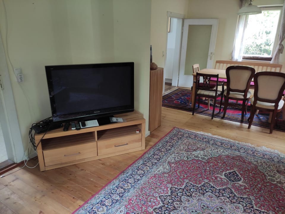 Communal lounge/ TV room, TV and multimedia, Living room