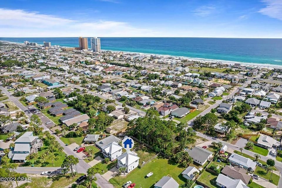 Sunny Daze by Emerald Coast Retreats House in Lower Grand Lagoon