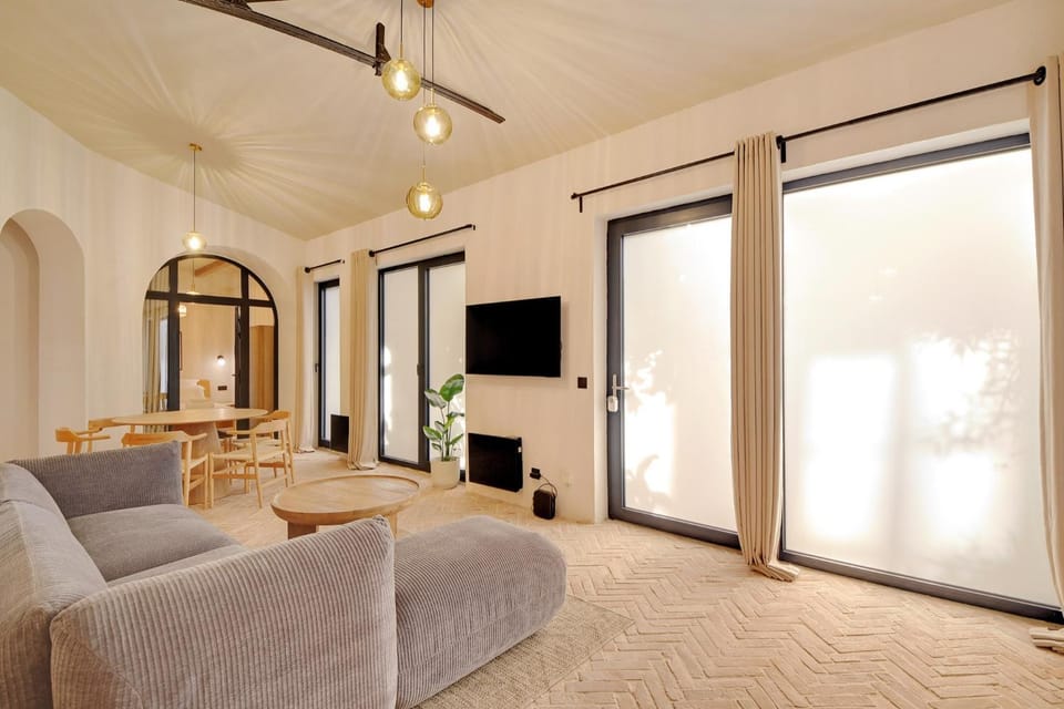 Communal lounge/ TV room, TV and multimedia, Living room, Seating area