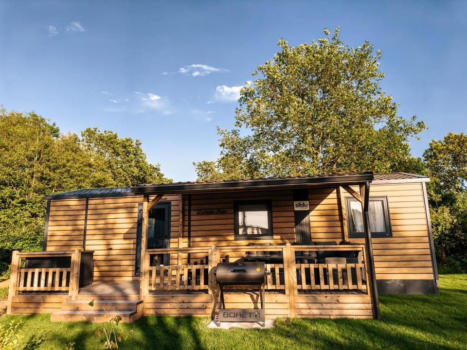 Property building, Day, BBQ facilities, Garden, Garden view