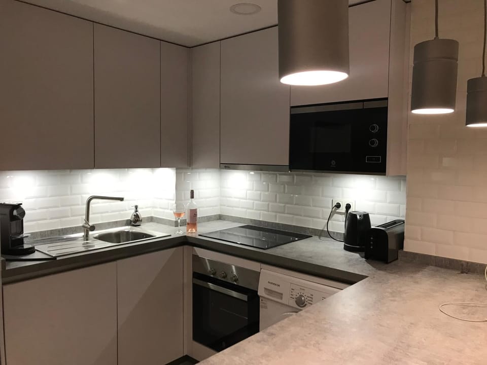 Kitchen or kitchenette, Living room