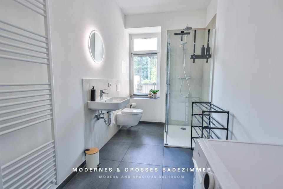 Shower, Bathroom, towels, washing machine