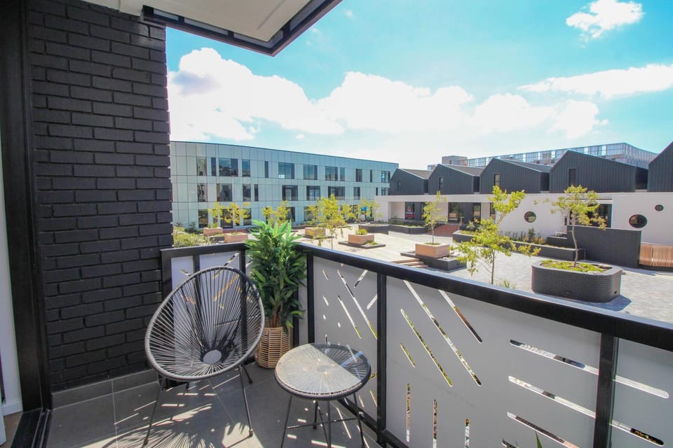 View (from property/room), Balcony/Terrace, City view