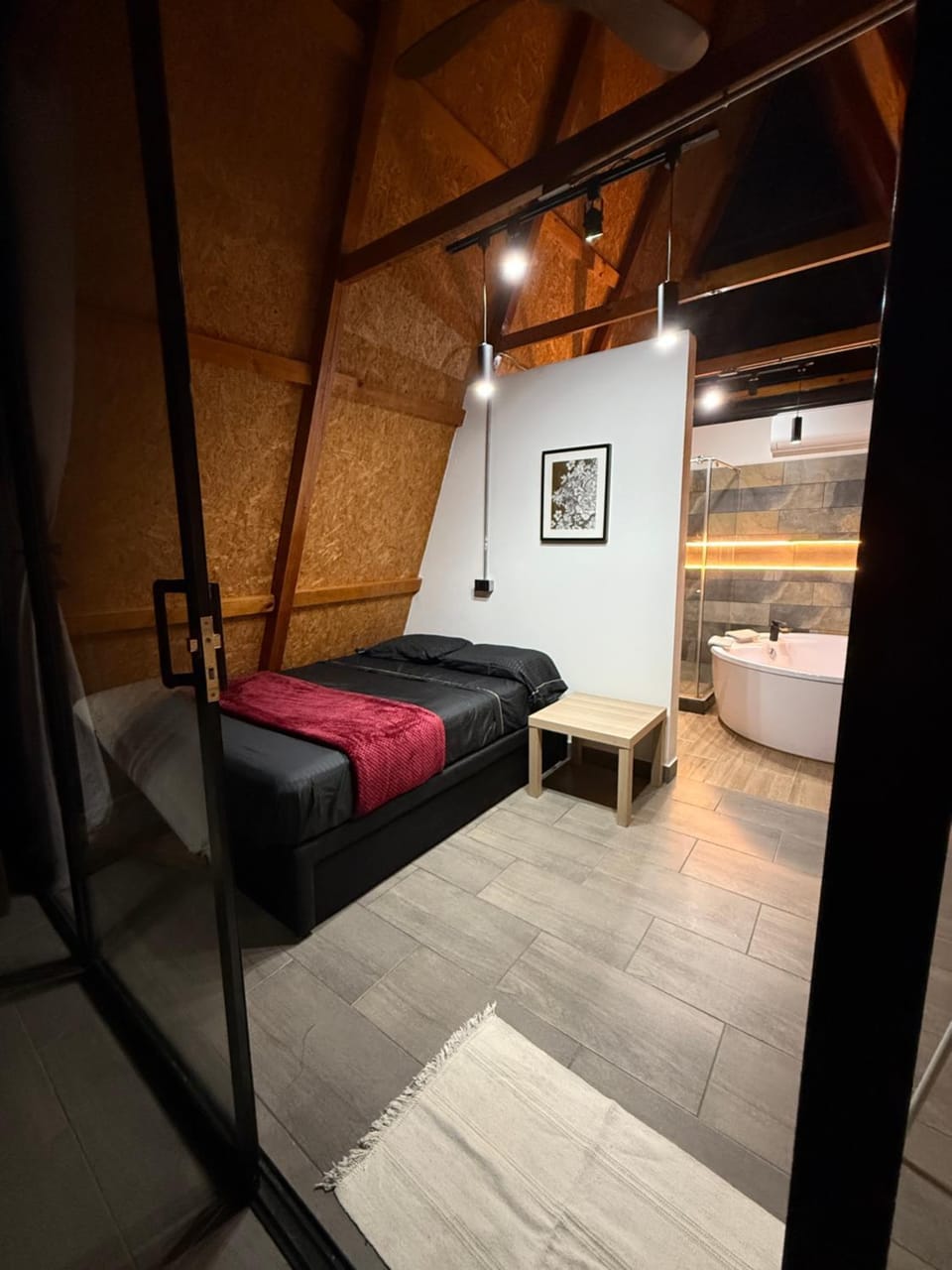 Bed, Photo of the whole room
