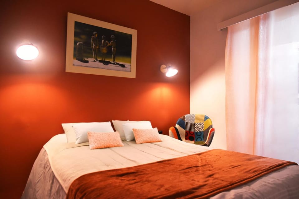 Photo of the whole room, Bedroom