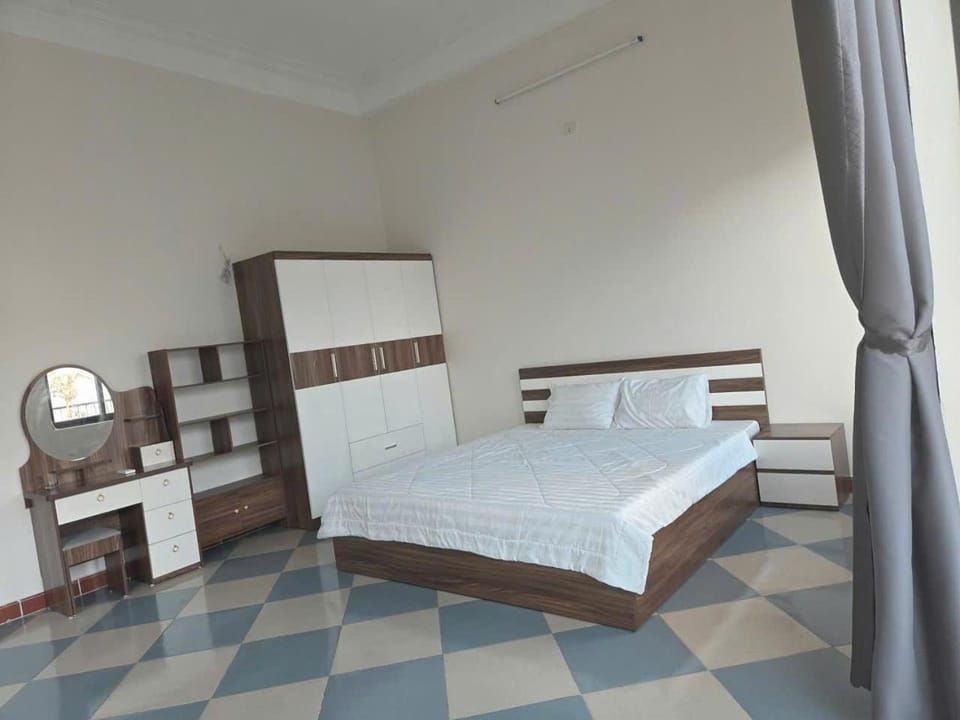 Photo of the whole room, Bedroom