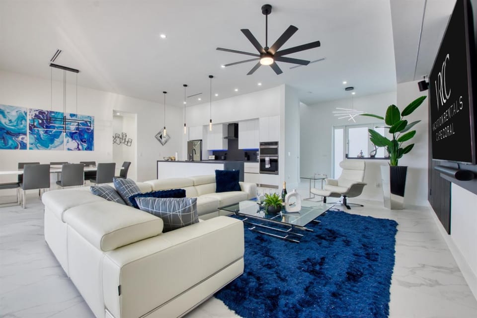 VRCC Villa Alany- Luxury Getaway- lastminute deals House in Cape Coral