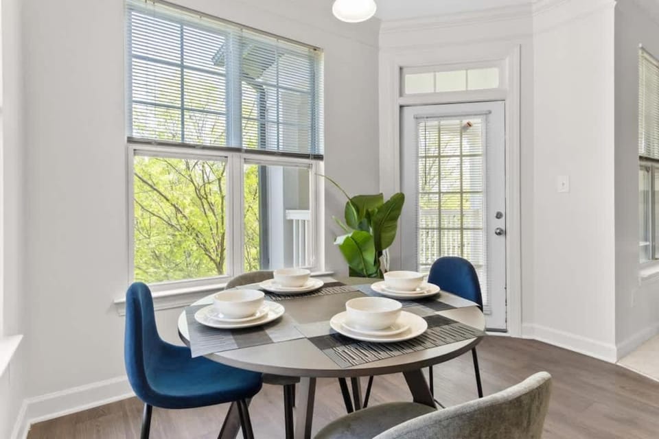 2BR King Bed Balcony Cary Crossroads Apartment in Cary