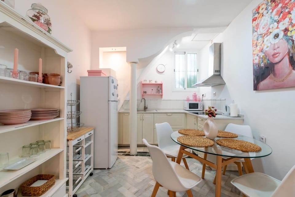Dining area, kitchen