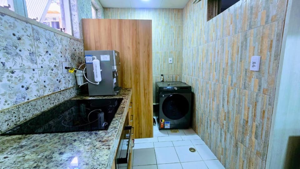 Kitchen or kitchenette, washing machine, dryer
