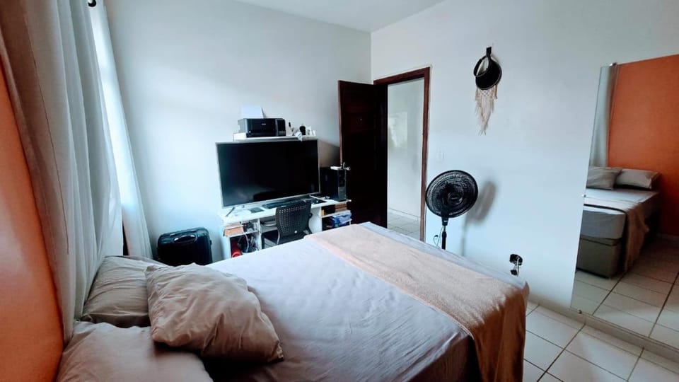 Bed, TV and multimedia, Photo of the whole room, Bedroom, air conditioner
