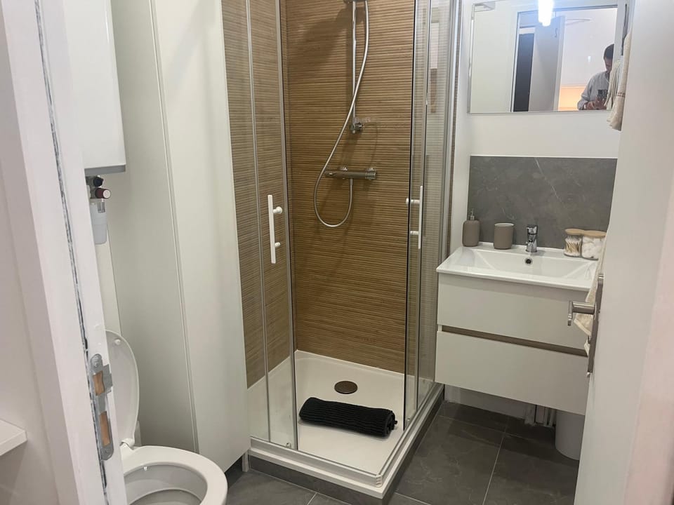 Shower, Toilet, Bathroom