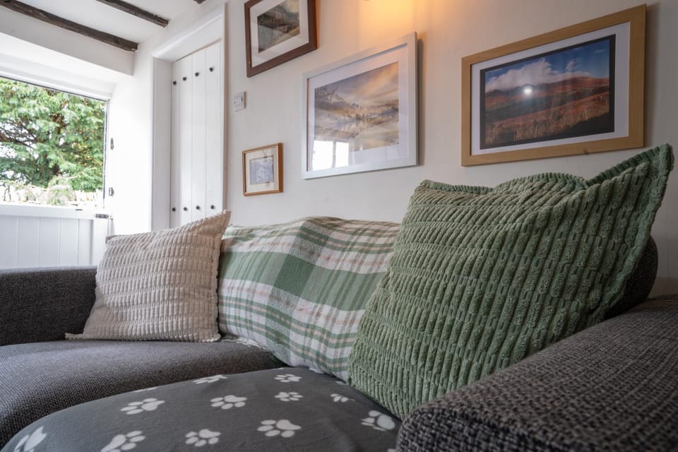 Cosy Cottage House in Derbyshire Dales District