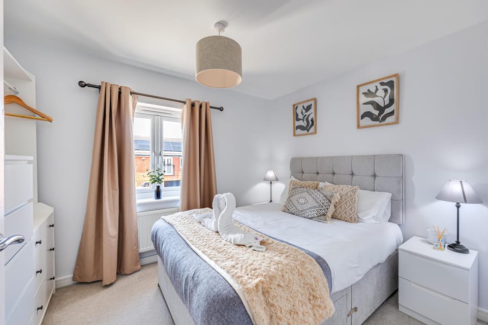 Bed, Bedroom