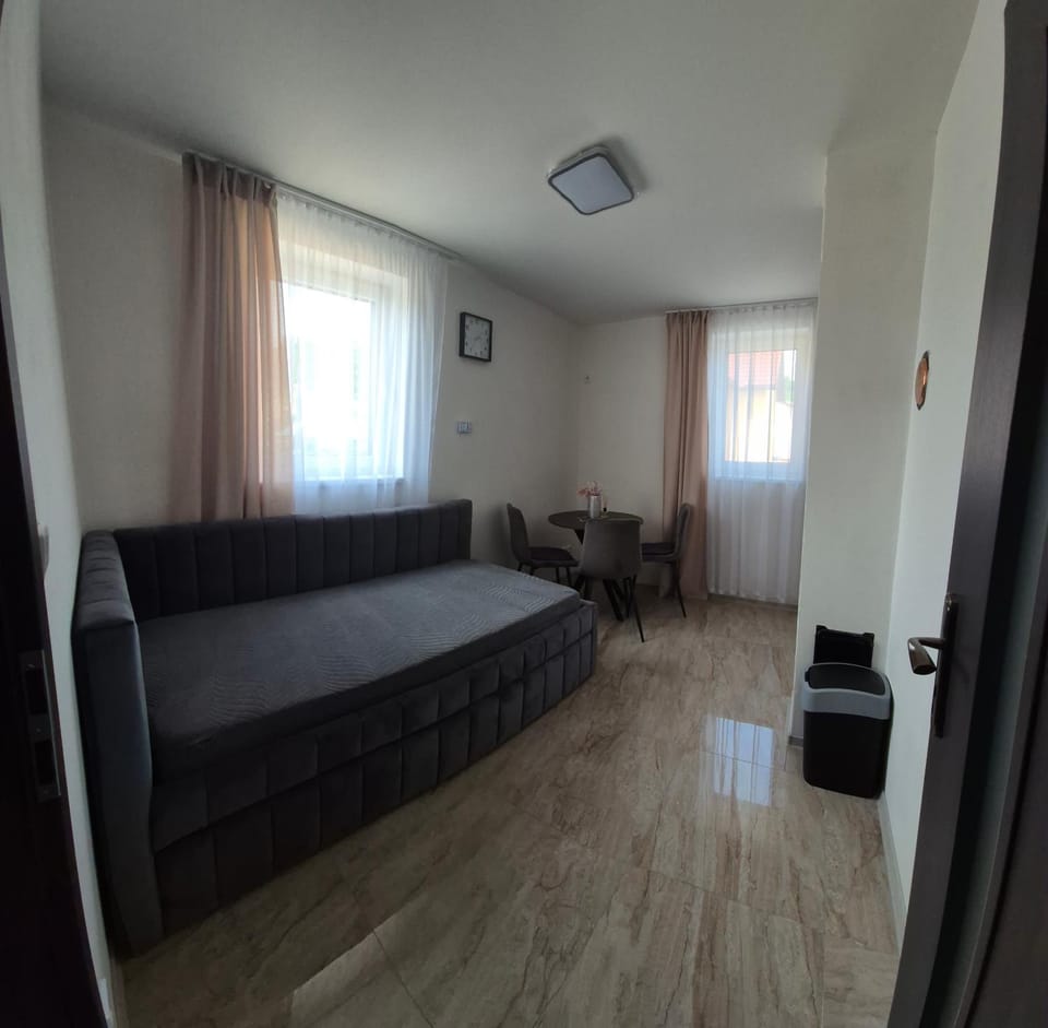 Bed, Seating area