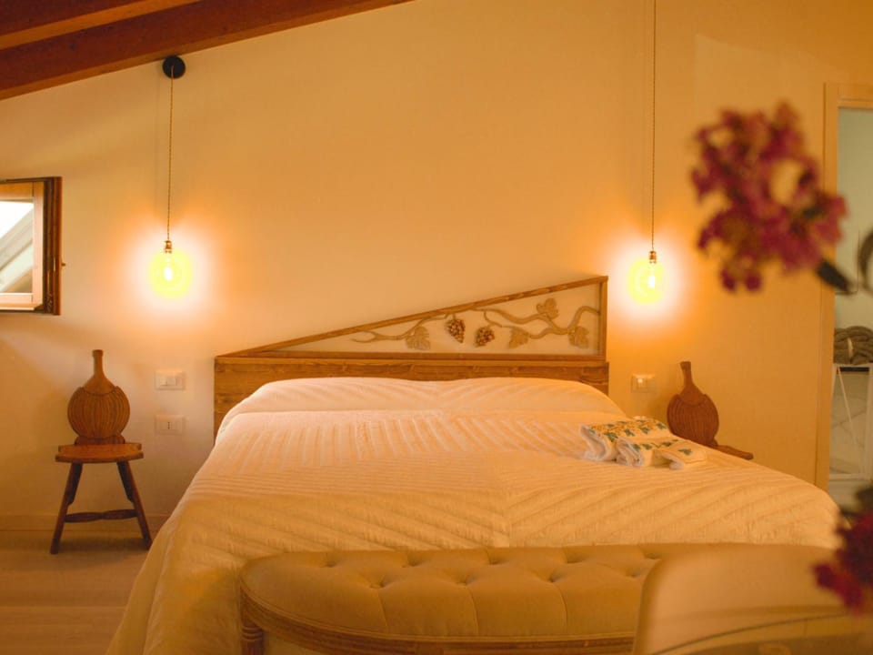 Nearby landmark, Staff, Bed, Photo of the whole room, Garden view, Landmark view, Landmark view, Mountain view, Mountain view, Seasons, Inner courtyard view, heating