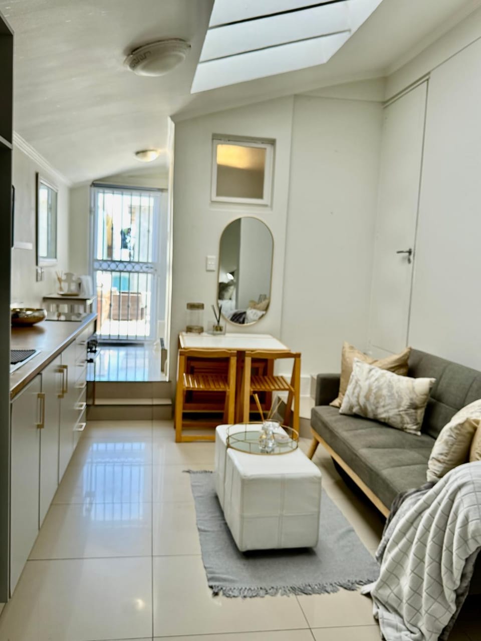 Kitchen or kitchenette, Seating area, Dining area