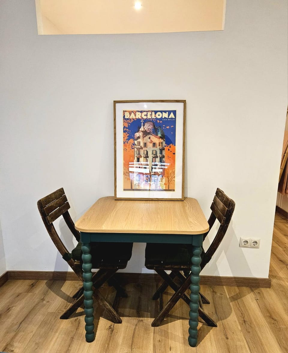 Massage, Seating area, Dining area, Dinner