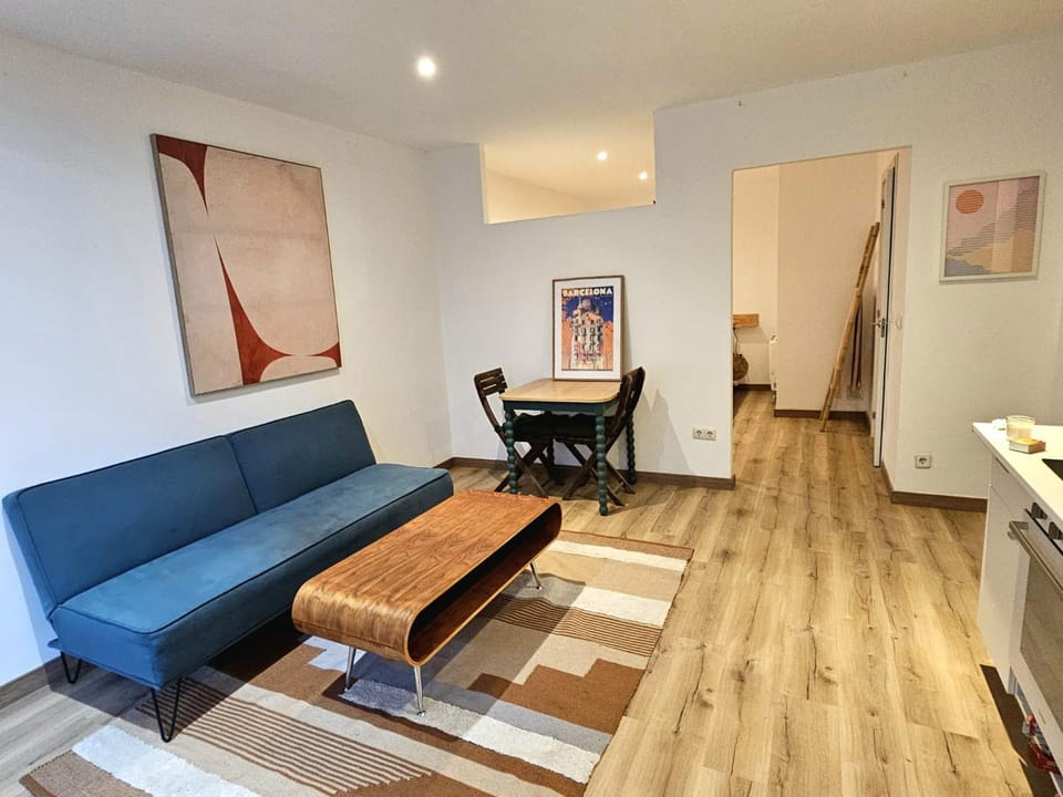 Living room, Lounge or bar, Seating area, Dining area