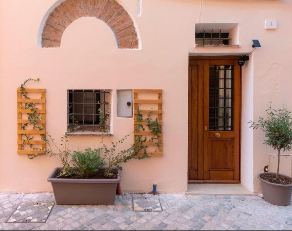 Facade/entrance