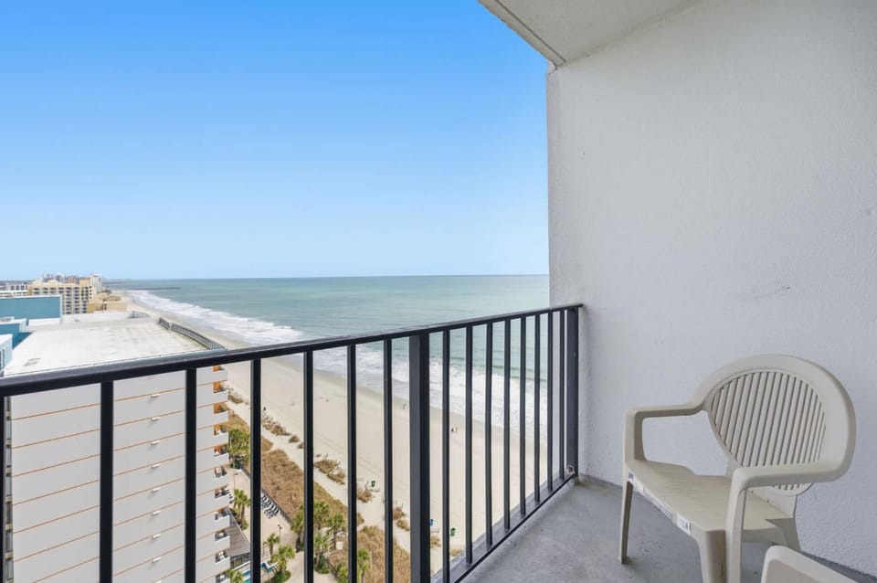 New Palace Resort 2BR w Pools, High Floor, Views! Apartment in Myrtle Beach